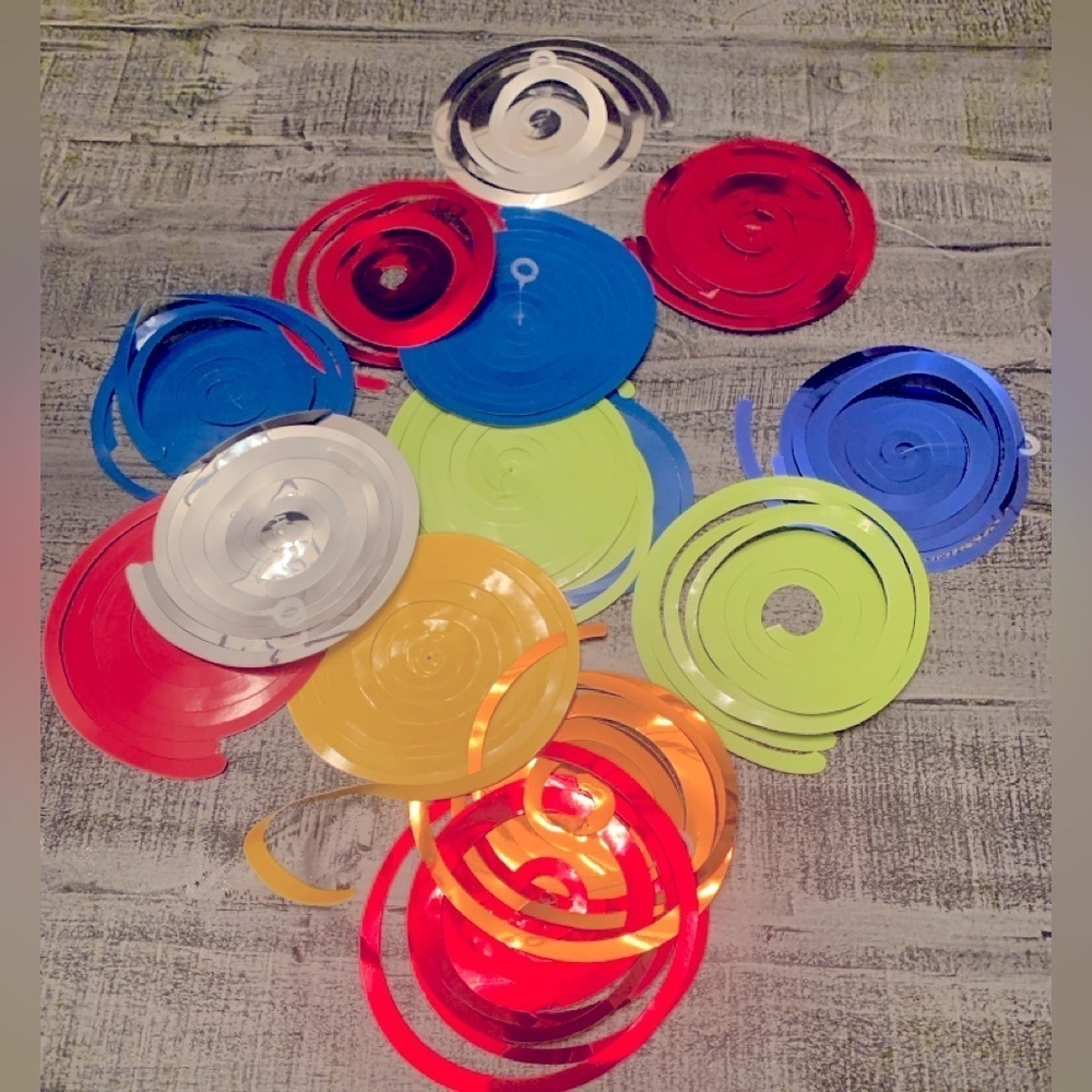 Metallic & Matte Foil Hanging Swirlies, perfect for parties, EUC, 18 swirlies